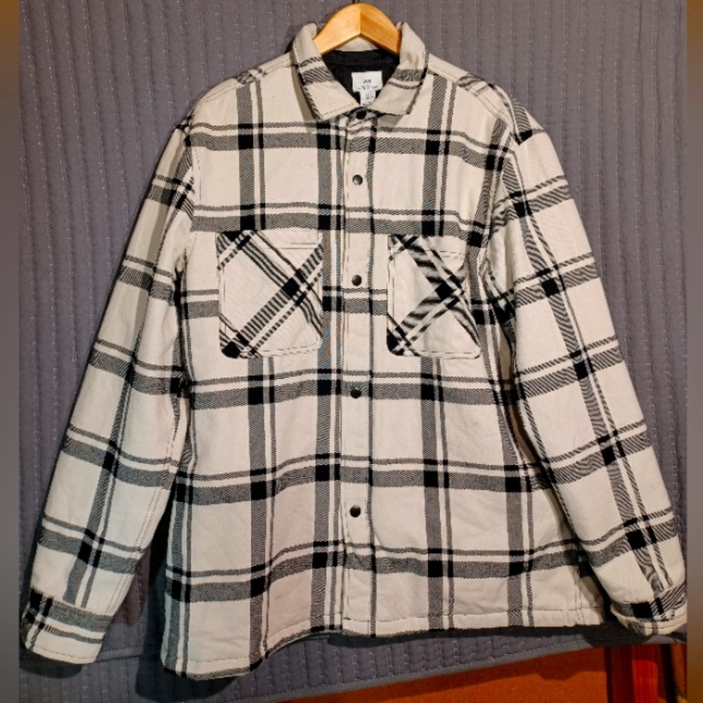 H&M/ Size Large color/ white/black